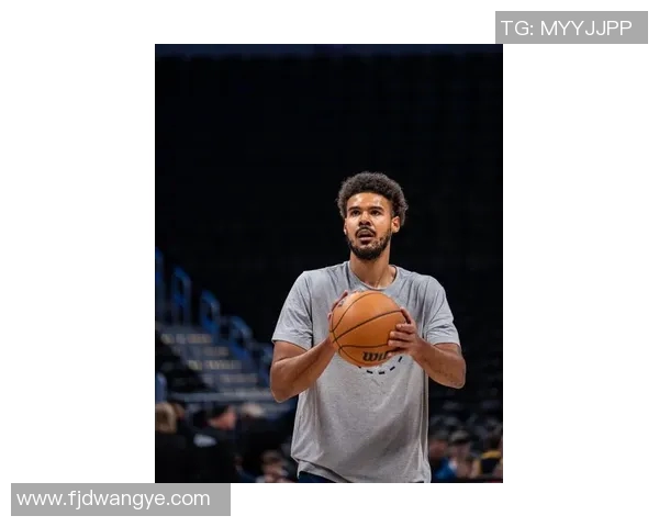 卡梅隆约翰逊的崛起之路:从大学球场到NBA明星的蜕变与挑战 卡梅隆约翰逊的崛起之路:从大学球场到NBA明星的蜕变与挑战